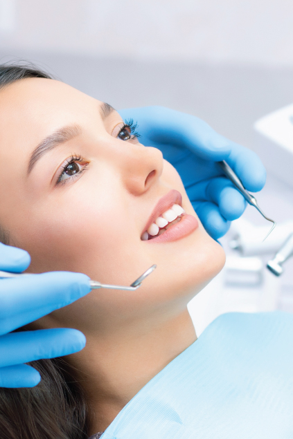 Asistente en Smile Center clinica odontologia Panama Odontología Avanzada Ortodoncia Endodoncia Implantes Periodoncia Rehabilitacion Oral Muelas del Juicio